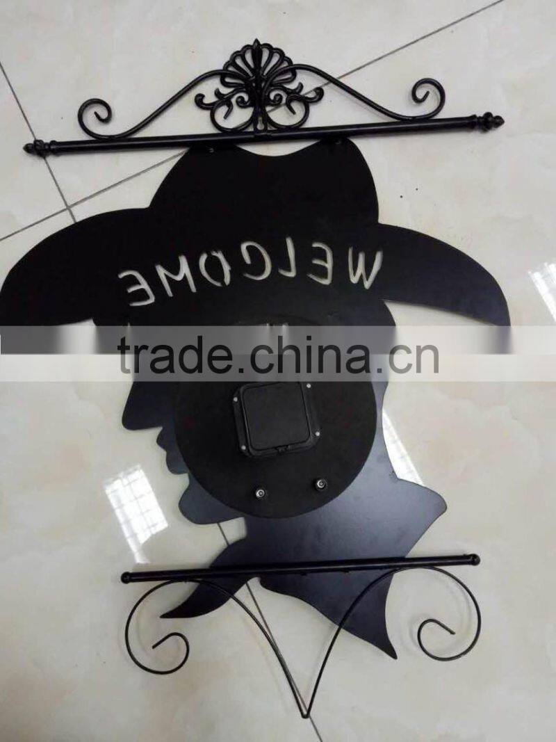 Hot sale black color figure head decorative metal wall mounted clock