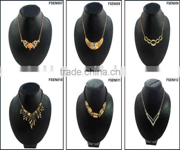 2016 Trendy Chunky Design Accessories Zinc Alloy Rhinestone Green Zircon Necklace With Gold Bohemian Chain