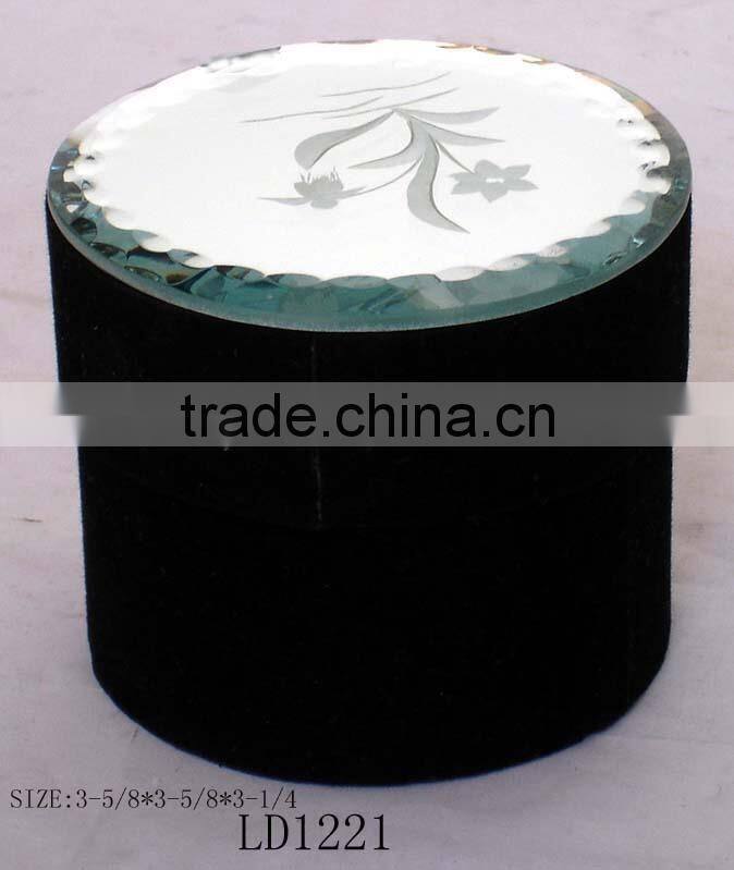Lovely round ring jewelry box