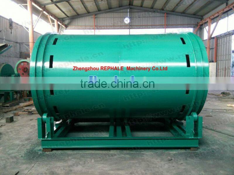 Wood peeling machine