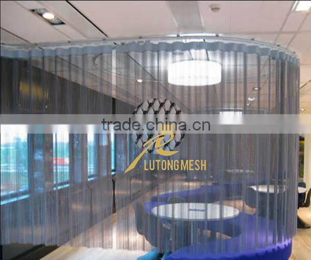 Metal chain mesh for room divider