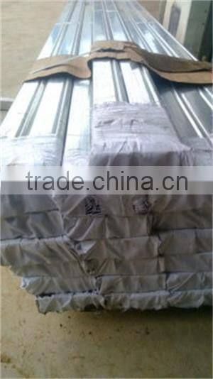 Sliding door track for sliding gate