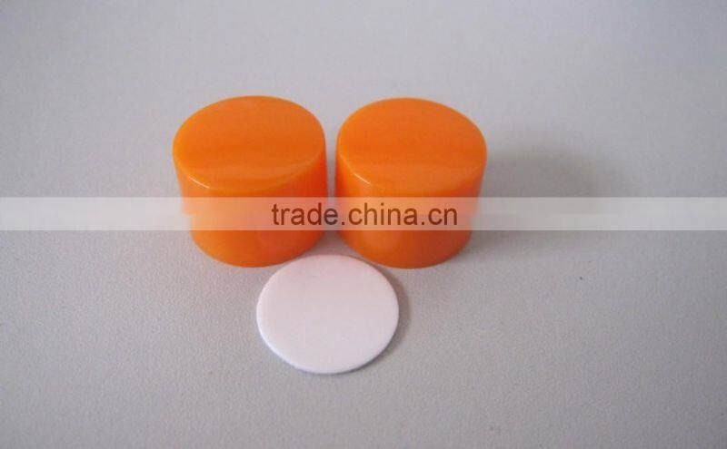 Smooth plastic scrrew cap