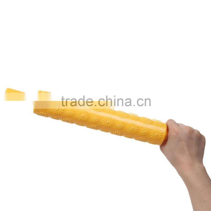 Reposteria Kitchen Non-Stick Embossed daisy Plastic Rolling Pin Fondant decorating Dough Roller baking tool