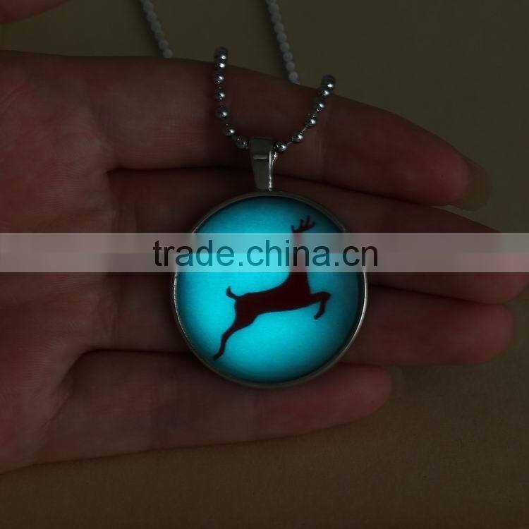 2016 luminous winter new fashion silver chain sweater jewelry Animal pictures pendant Christmas glow elk necklaces