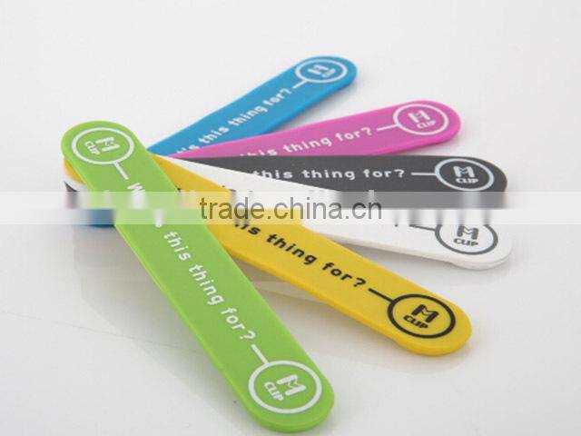 Paper silicone magnetic clip for earphone