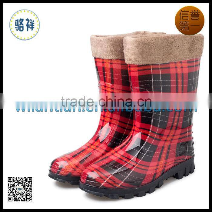 women clear gumboots