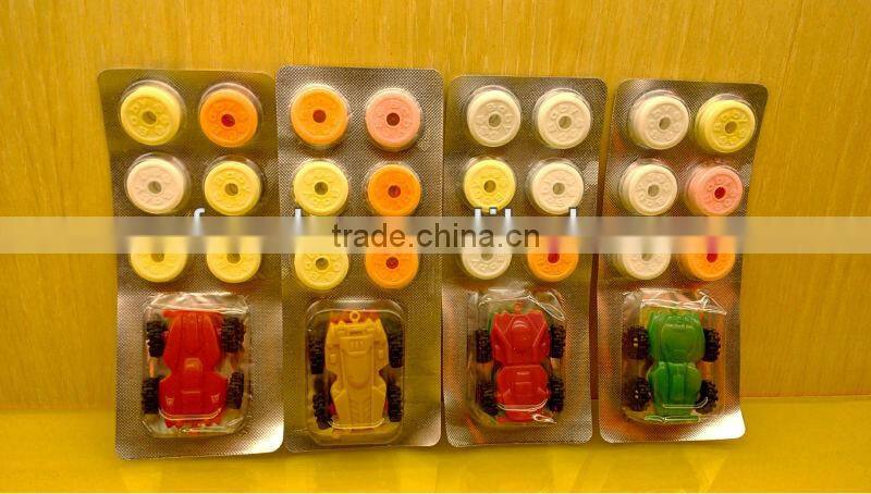 High Quality Cricle Press Candy with Plastic Toys
