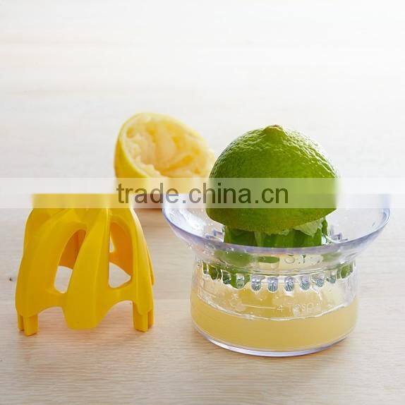 2016 wholesale food grade plastic kitchen utensil lemon squeezer jucer