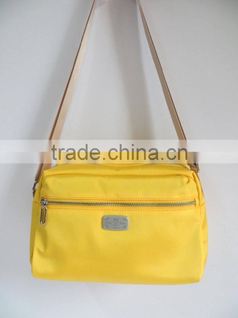guangzhou high quality classic fashion yellow waterproof lady handbags shoulder bags