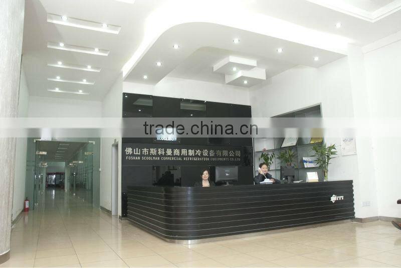 Upright showcase/refrigerator/display cooler