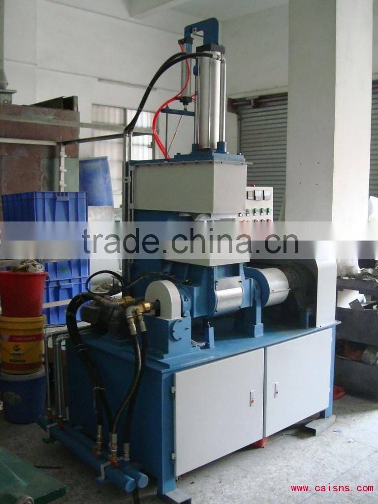 Internal mixer for rubber / rubber dispersion kneader
