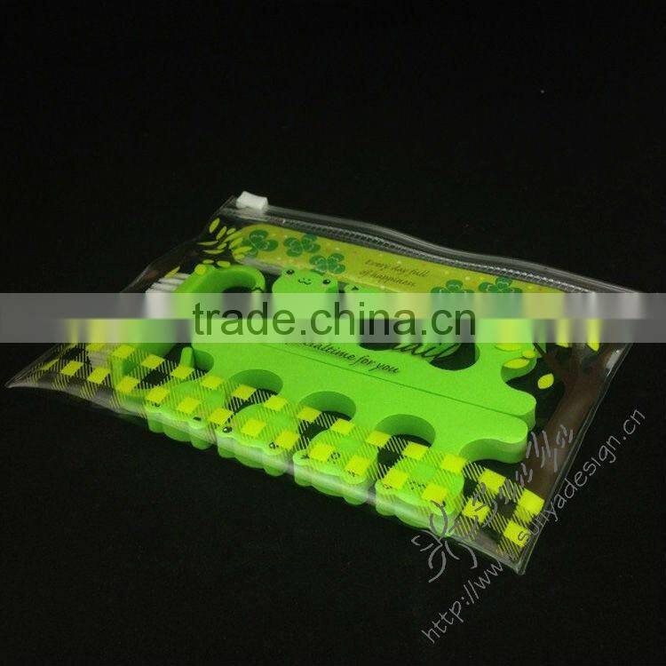 PLASTIC NAIL BRUSH WITH HORN