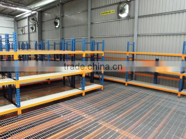 Warehouse Mezzanine Floor Covered with Steel Gratings