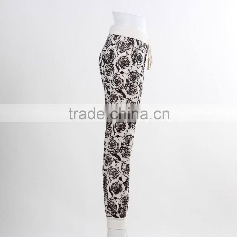 F5W30163 Women Contrast Waistband Floral Knit Trousers