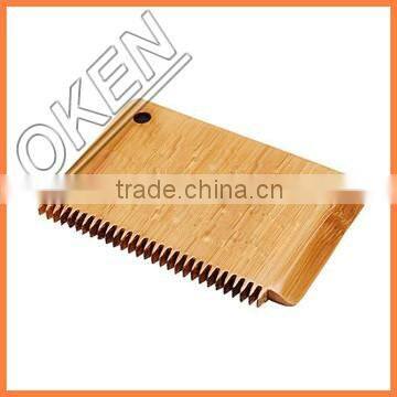2016 customized beautiful curving New China Eco HQ eco mature wholesale bamboo Surf Wax Comb laser label