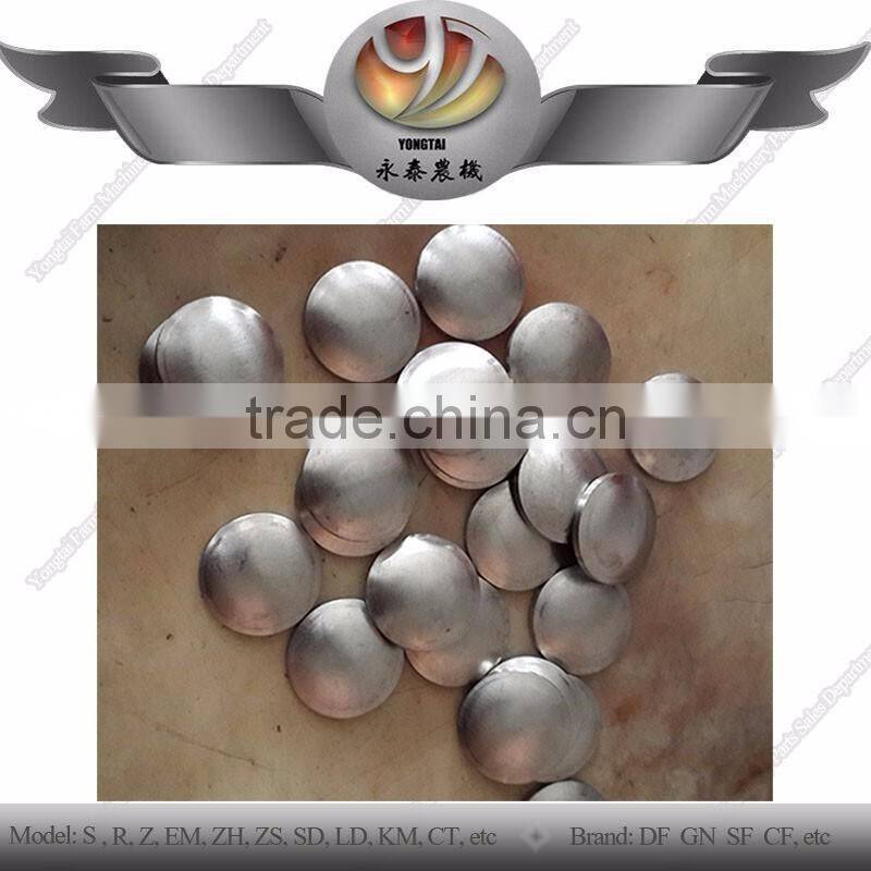 Farm tracor specific water plug for cylinder head