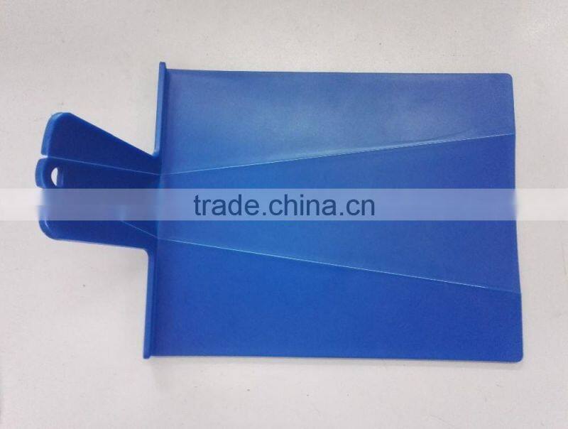 Foldable chopping board