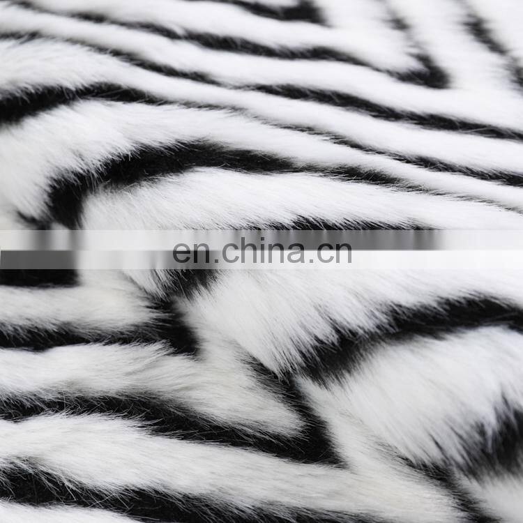 Custom faux fur minky 2 ply plush knitting knitted polyester fleece winter blankets cutting with geometric figure