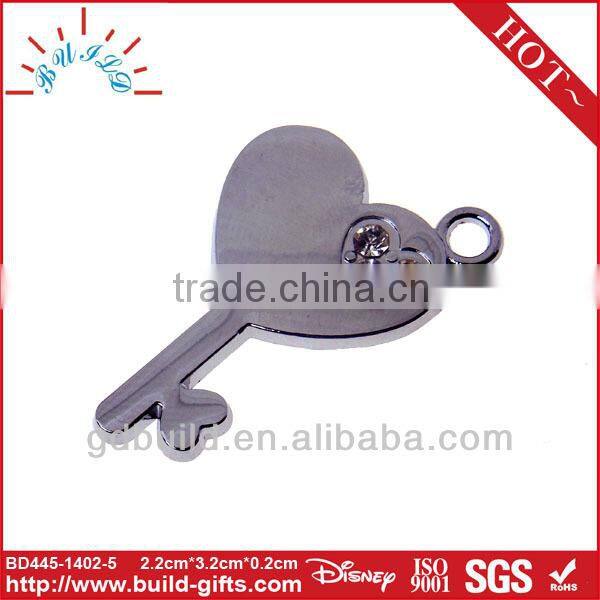 New silver key pendant