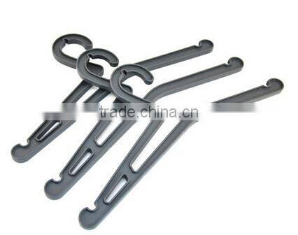 Wholesale Stock 3pcs in one Pack Plastic Clothes Protect Collar Hanger