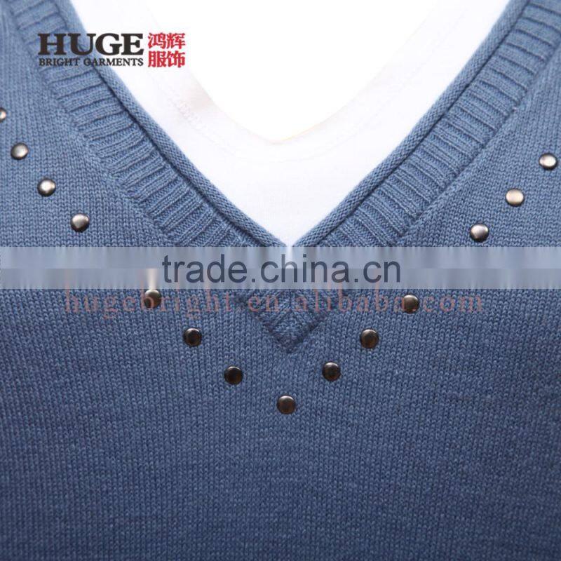 Sporty women jumper combining 3/4 jersey sleeves and beaded V neckline