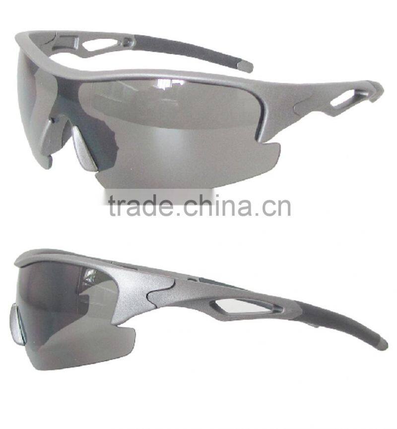 Red half frame sports glasses, comfortable black gloves, any movement are applicable