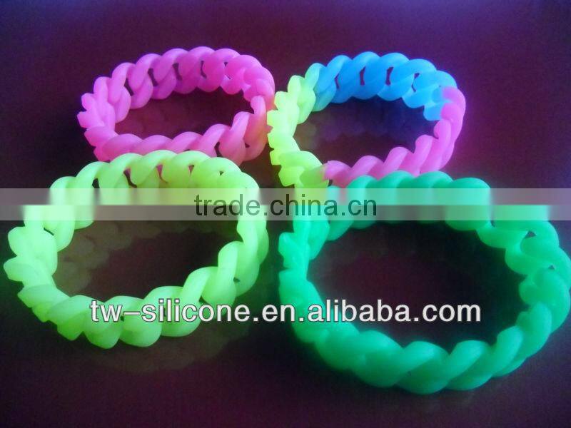 Eco-friendly cheap silicone chain bracelet jewelry wrist band