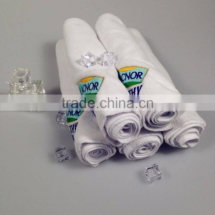 Microfiber sports/gym towel with logo zipper