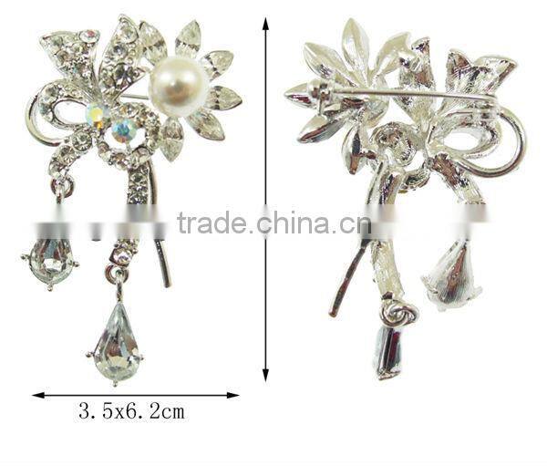 Fashion cheap crystal brooch with zinc alloy