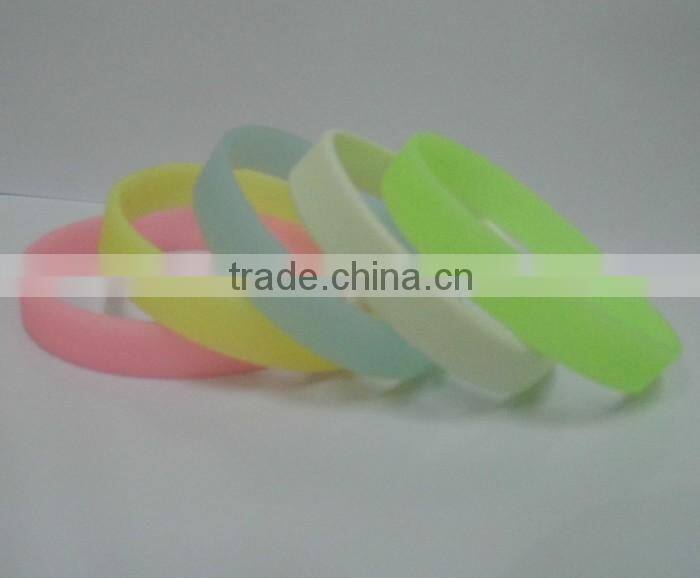 Factory Directly Wholesale Cheap Price Custom Neon Silicone Wristband 6MM Width