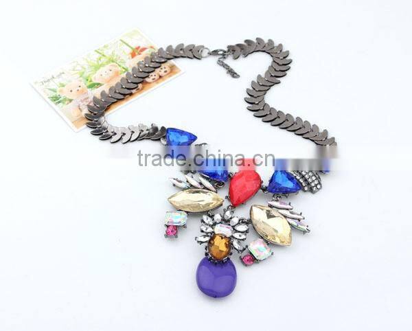 New Luxury Acrylic Choker Collar Vintage Pendant Statement Necklace Women Fashion Necklaces for Women