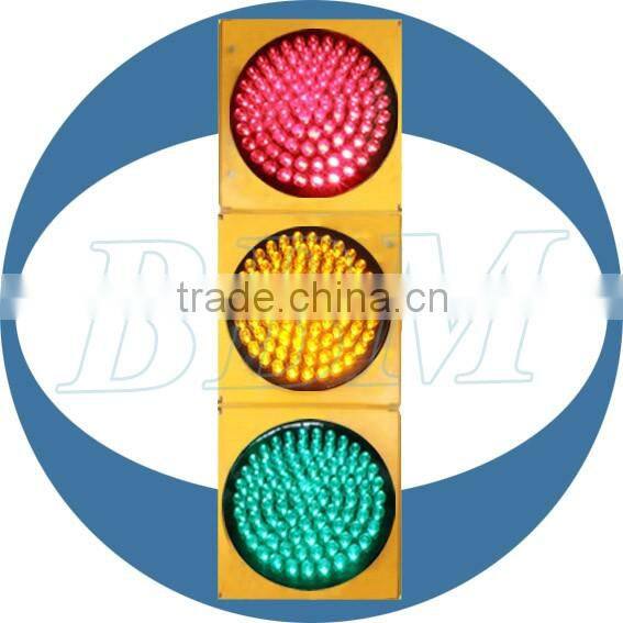 roadway low power traffic light
