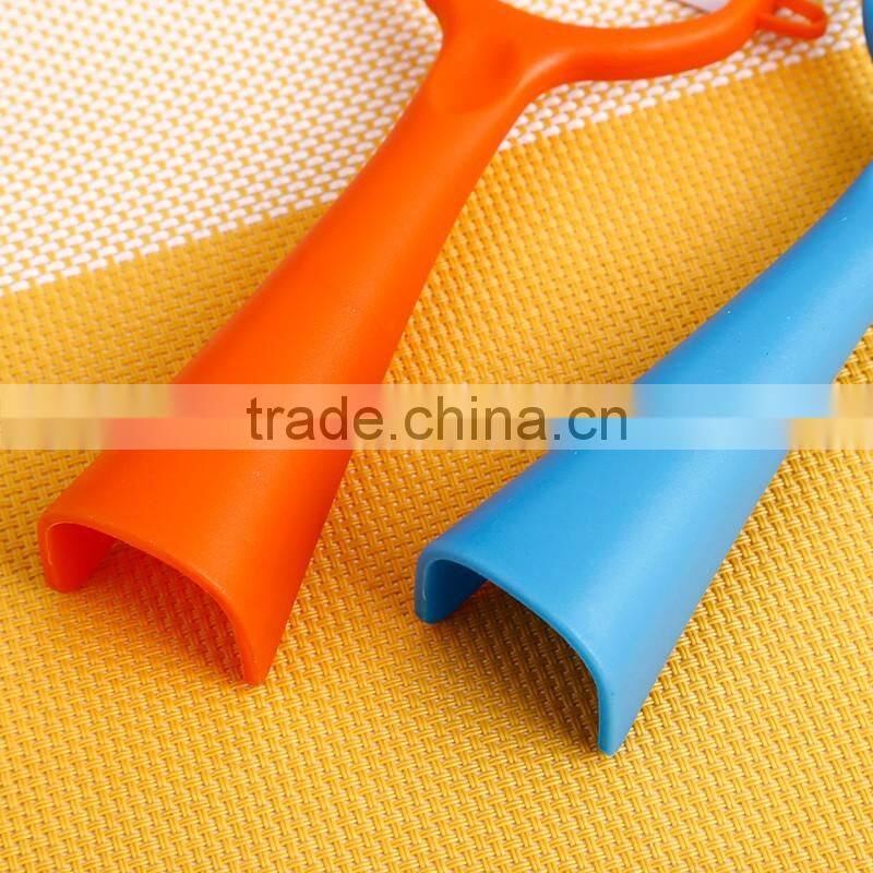 BKB08 Cute PP handle Ceramic blade fruit peeler