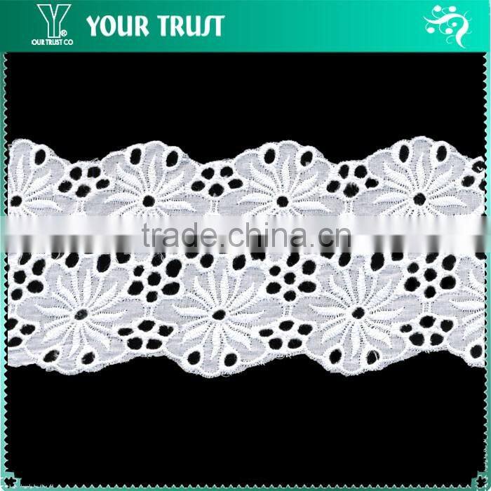 Width 6.0 Centimeter Wavy Flower Mesh White Polyester Trimming Lace