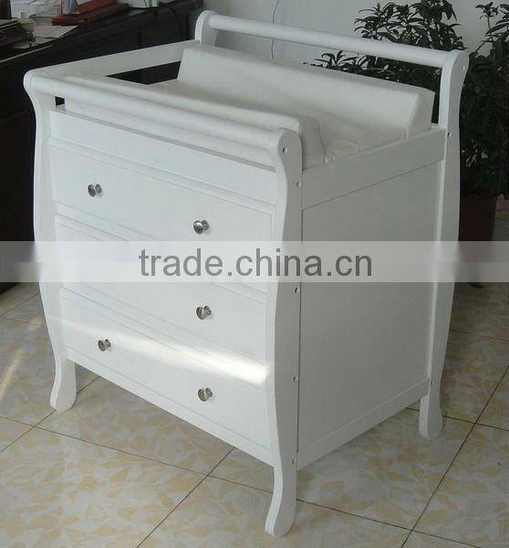Baby sleigh change table / chest of drawers
