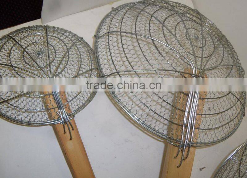 Hot sale stainless steel/zink plated metal noodle skimmer with bamboo handle