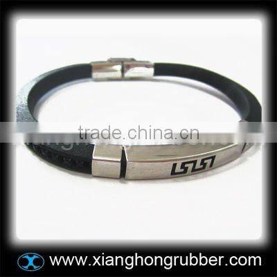 Latest design silicone bracelet with stainless steel accessoire