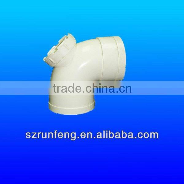 Plastic pipe fitting with elbow