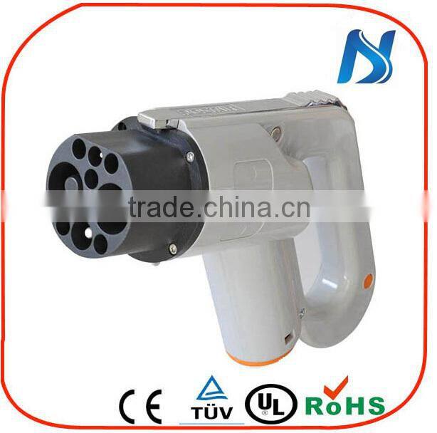 DC car plugs and connectors for automotive vehicles in China