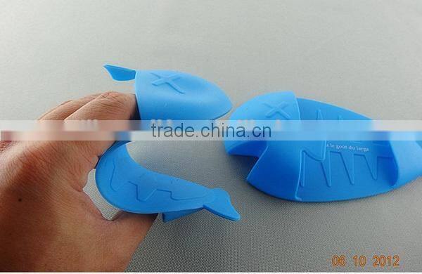 Hot! Novelty fish silicone glove and oven mitt / custom silicone oven mitts