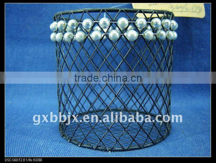 Round black wire decorative with white pearl pen holders