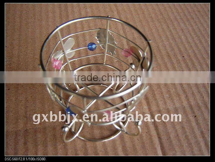 Round silver wire decorative with mix pearl plastic cup holder