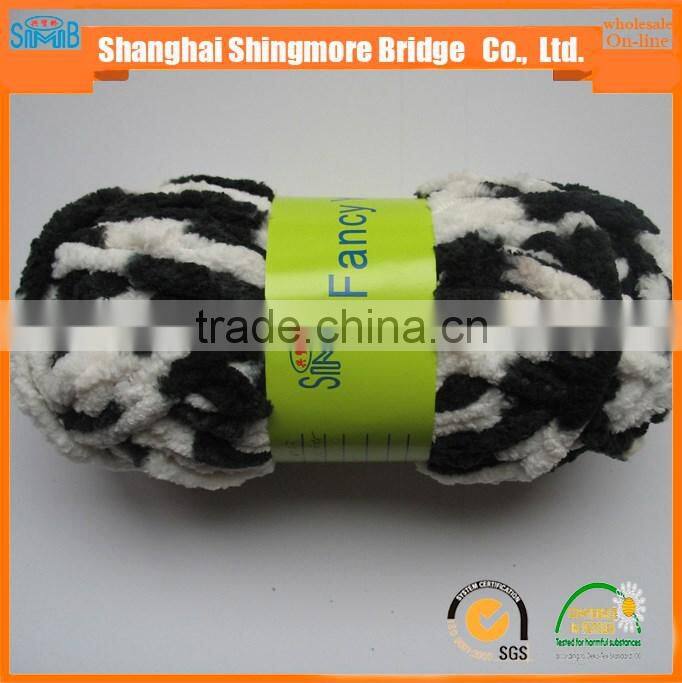 China novelty yarn factory cheap wholesale 100 polyester knitting chenille yarn for knitting scarf in low yarn price