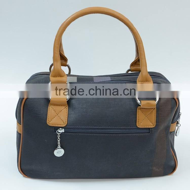 Dongguan manufacturers grid pattern fashion portable luggage bag with tassel pendant,travel bag OEM factory