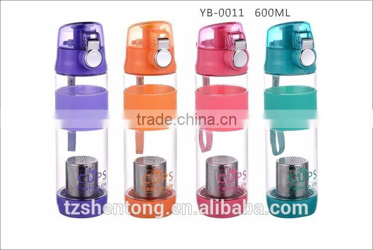 Flip top lid tea infuser plastic water bottle