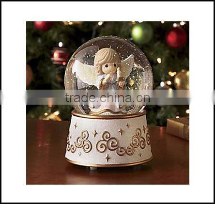 2015 new on alibaba china resin arts & crafts resin snowglobe