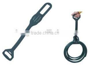Magic hose expandable hose hanger