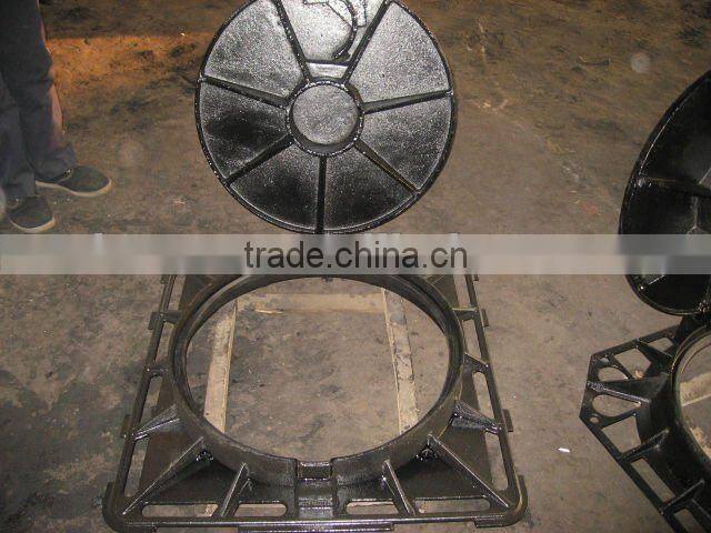 black bitumen coated iron casting manhole cover D400