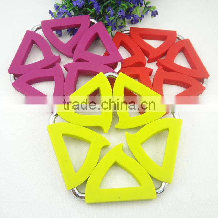 Thick silicone hot pot pads with big hardware